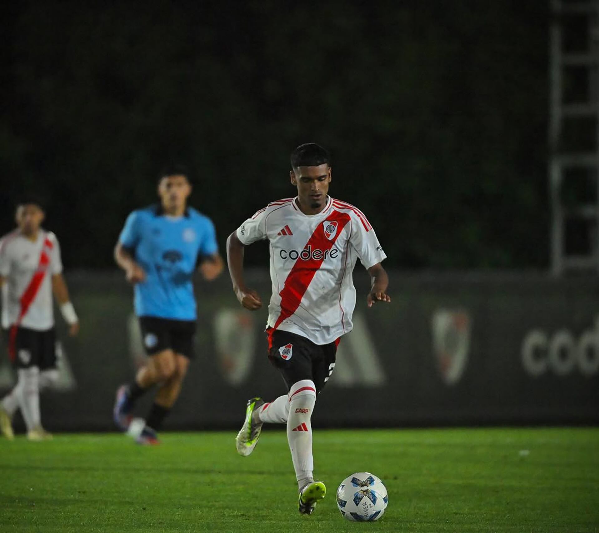 Bajú se refleja en Milton Casco (Crédito: Instagram @lisandrobaju)