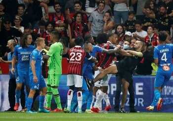 Invasores del campo chocan con