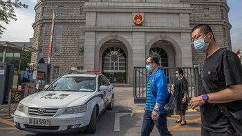 Escritor y activista chino australiano