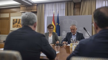 Torres dice que la cuarentena será "obligatoria" para aquellos pasajeros españoles cuyo caso lo determine