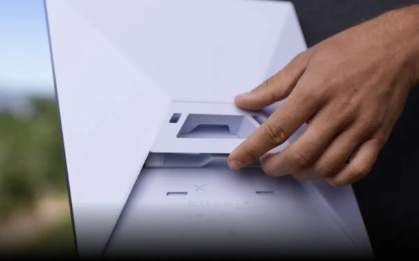La antena Starlink Mini pesa cerca de 1,1 kilogramos y puede transportarse con facilidad durante viajes o jornadas de trabajo remoto. (Foto: Starlink)