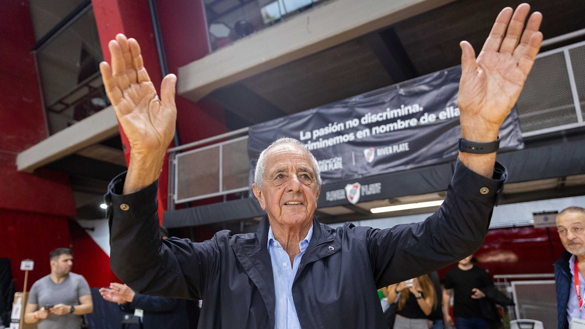 Rodolfo D’Onofrio fue notablemente ovacionado por los hinchas millonarios presentes (RS Fotos)