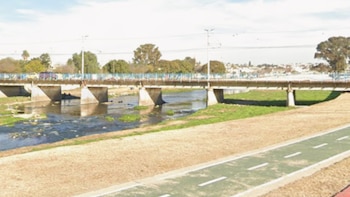 Encontraron un cuerpo en el cauce de un río en Córdoba e intentan determinar las causas de la muerte