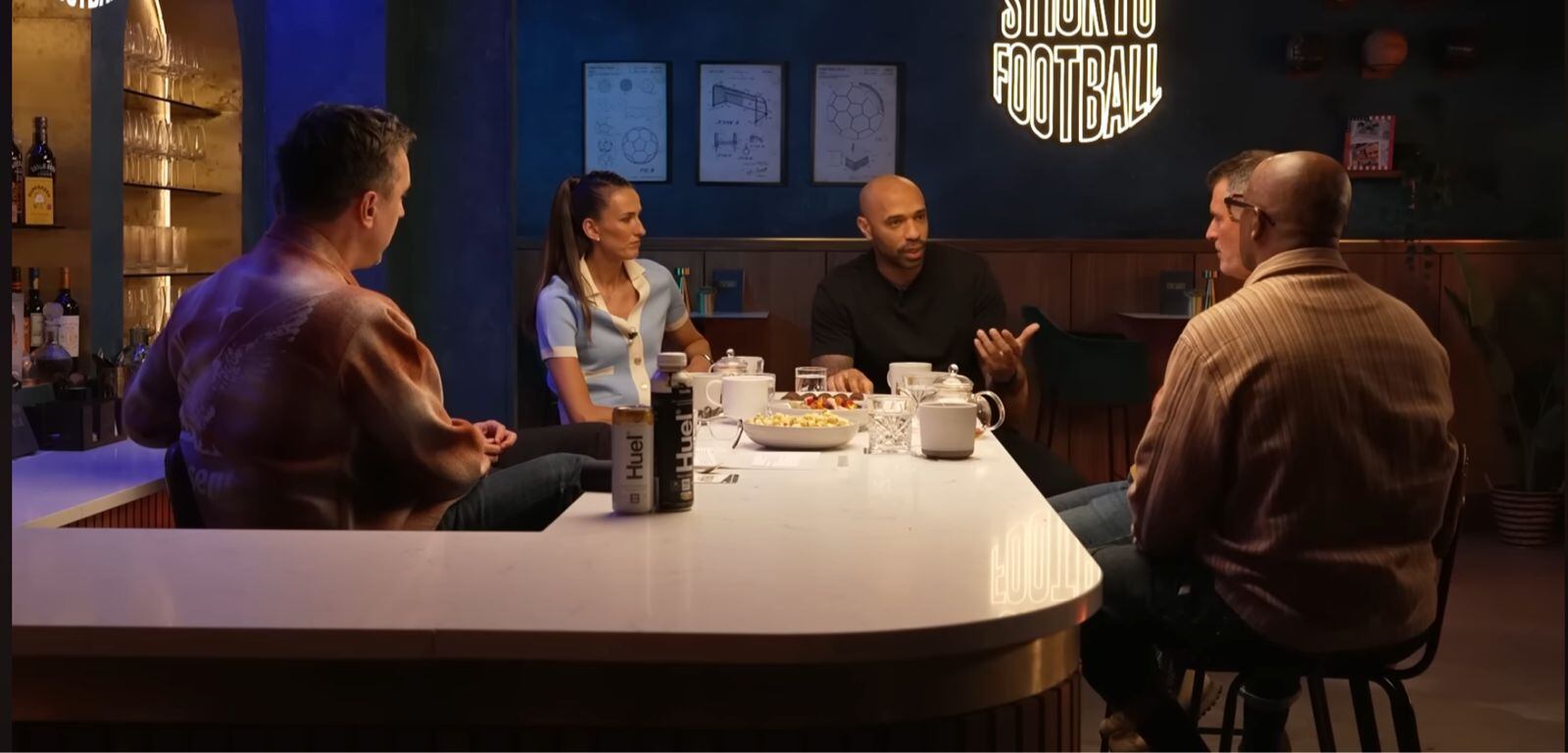 El ex delantero analizó su paso por Arsenal y Barcelona, y destacó la importancia del trabajo en equipo (Captura de video: YouTube/Stick to Football )