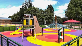 Además de la batalla campal,