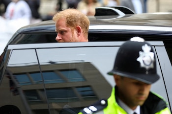 Harry volvió a Londres para reunirse con el rey Carlos tras el anuncio de su enfermedad (REUTERS/ARCHIVO)