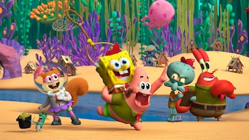 Fotograma cedido por Paramount+ donde aparecen los personajes (i-d) Sandy, Bob Esponja, Patricio, Calamardo y Don Cangrejo, durante una escena de "Kamp Koral", una nueva serie en la que los mismos personajes viven en un campamento con 10 años y el mismo ingenio de siempre. EFE/ Paramount+