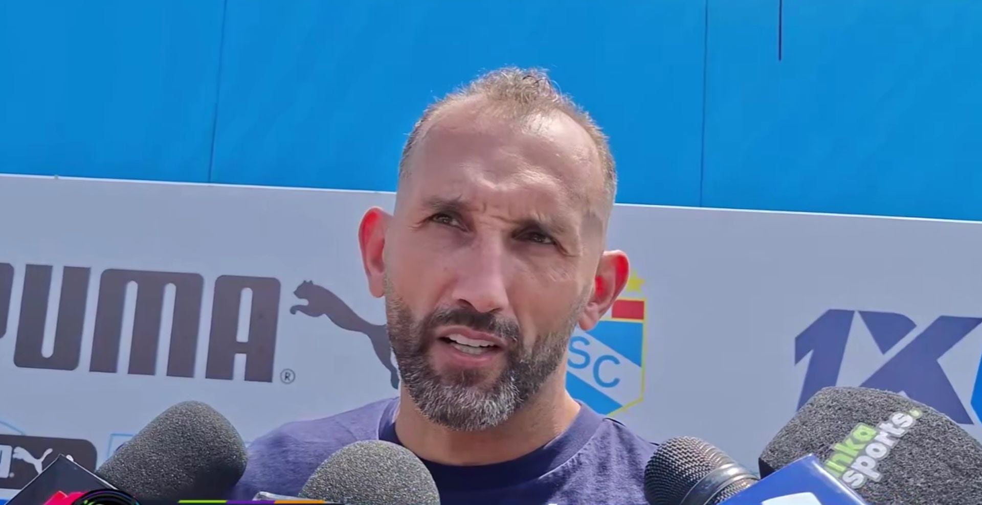 El delantero argentino destacó el cariño que recibió desde su llegada al club y reconoció que el respaldo de las tribunas le brinda confianza para competir. También pidió que los hinchas mantengan su acompañamiento en la recta final. (Jax Latin Media)