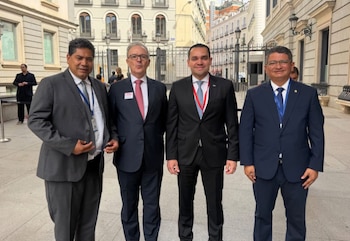 Carlos Ledezma, secretario del Congreso Nacional, acompañó al titular del Legislativo durante la visita. (Foto: Cortesía)