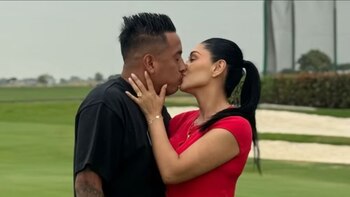 Lejos de la controversia, Christian