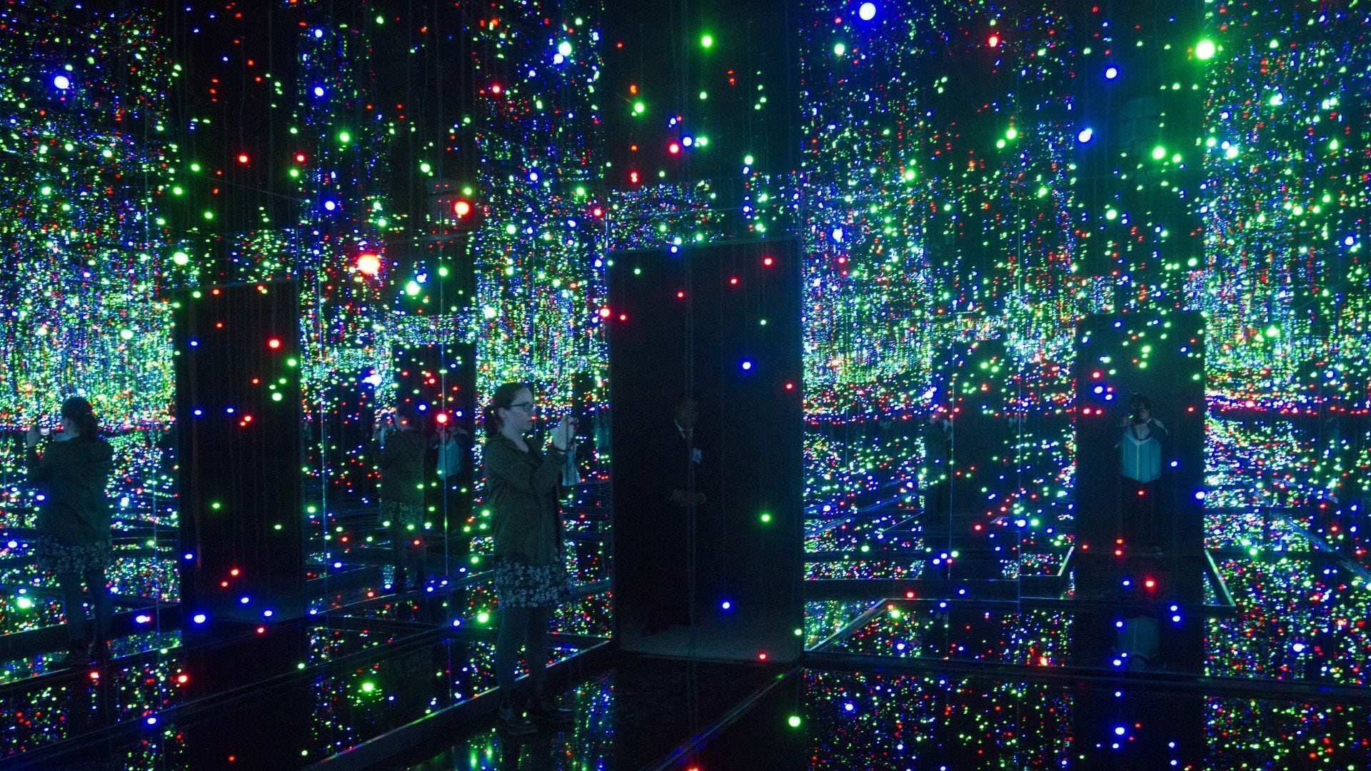 Yayoi Kusama murió el 14 de agosto de 2026 en un hospital de Tokio a los 97 años. Su compañía confirmó que no dejó de pintar hasta sus últimos días. (FOTO: ISAAC ESQUIVEL /CUARTOSCURO.COM)