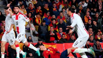 Gavi, operado satisfactoriamente del cruzado