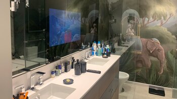 Una TV empotrada en el