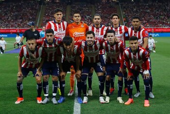 Foto de archivo de jugadores del club Guadalajara antes de disputar un partido del torneo mexicano. Estadio Akron, Guadalajara, México. 15 de mayo de 2024.
REUTERS/Fernando Carranza