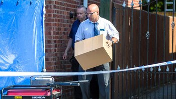 La policía registraba una casa