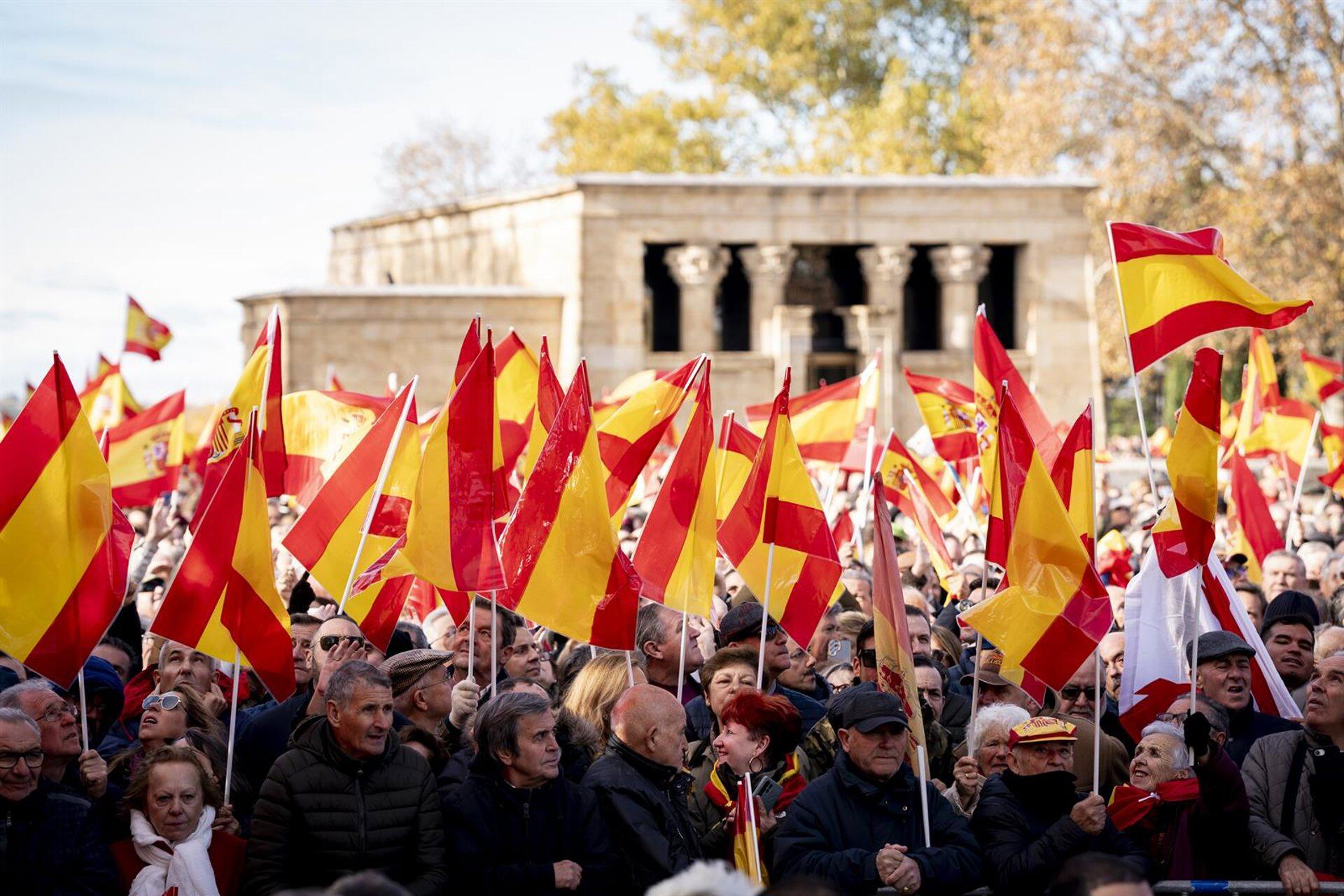 Concentración contra la corrupción del Gobierno convocada por el PP. (A. Pérez Meca - Europa Press)