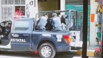 Esposado detenido Texcoco Edomex policía estatal balacera