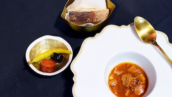 El restaurante en Valdemoro que sirve el menú de estrella Michelin más barato de Madrid y unos callos de premio