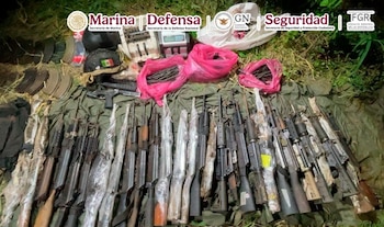 Varias armas fueron decomisadas en Sinaloa Foto: FGR