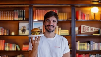 La Guía Michelin de las burgers vuelve a premiar a una start-up de Valencia por tener la mejor hamburguesa del mundo