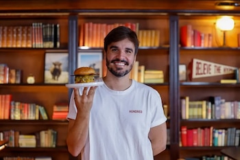 Hundred Burgers, fundada en febrero de 2020 por Alex González-Urbón y Ezequiel Maldjian (Cedida)