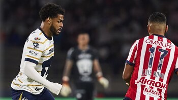 Chivas derrota a Pumas con