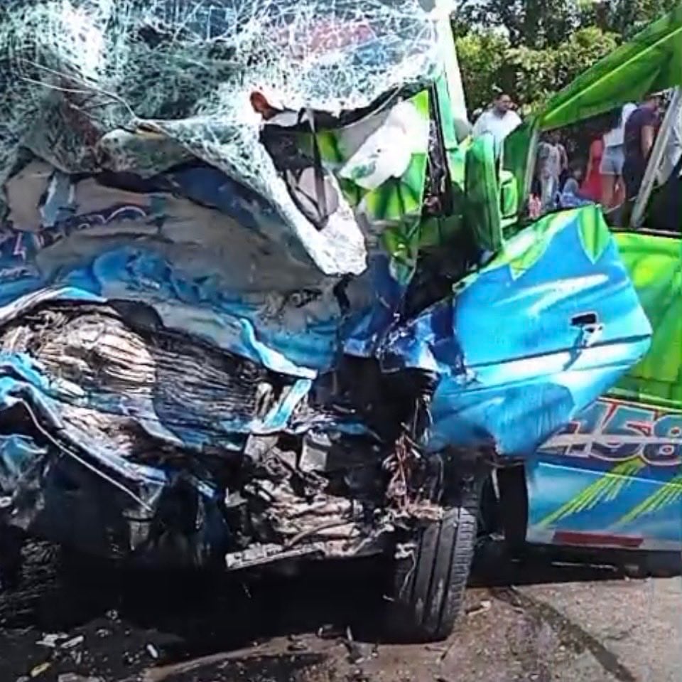 El grave siniestro vial que involucró a varios vehículos encendió las alarmas en la vía Villavicencio–Puerto López, en el departamento del Meta - crédito @EsperanzaVargasQ/X