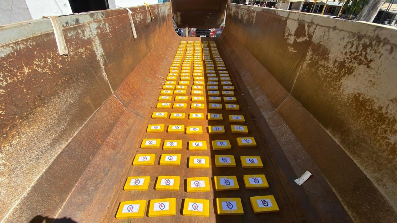 Los agentes encontraron 150 “ladrillos” de cocaína ocultos en un camión
