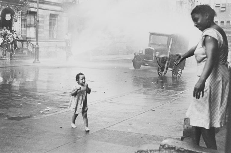 Imagen de una de las fotografías de Helen Levitt