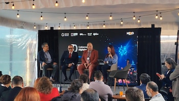 Representantes de telecomunicaciones debatieron sobre conectividad y neutralidad de red en la Ciudad de México. El encuentro abordó infraestructura digital, espectro radioeléctrico e Inteligencia Artificial. Especialistas coincidieron en la necesidad de fortalecer el talento y la ciberseguridad en México. El Summit reunió a voces del sector público y privado para analizar la productividad impulsada por la IA.
La sexta edición del encuentro reafirmó el compromiso con la soberanía tecnológica y la innovación local. (Cortesía México Digital Summit)