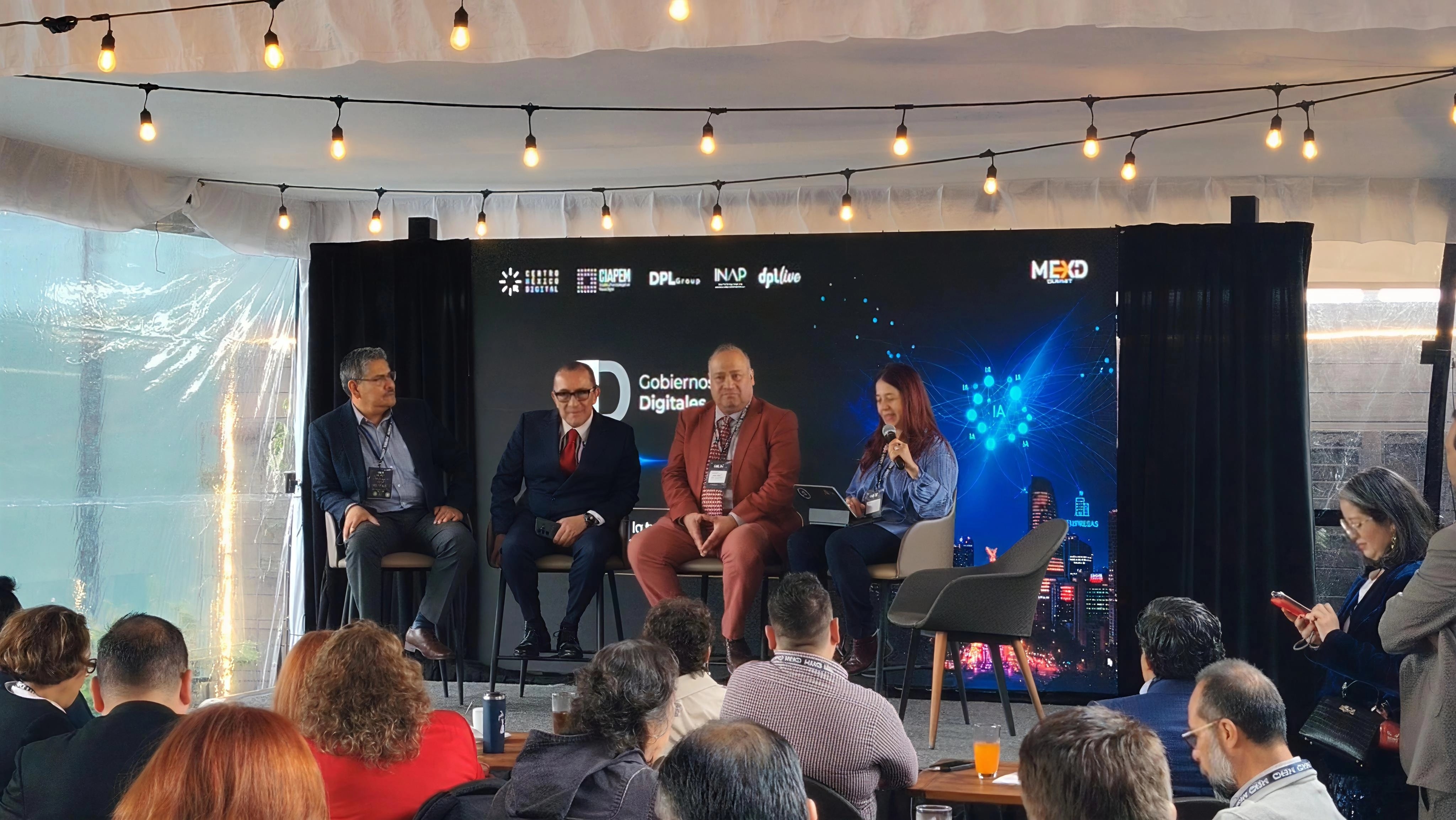 Representantes de telecomunicaciones debatieron sobre conectividad y neutralidad de red en México. (Infobae México)