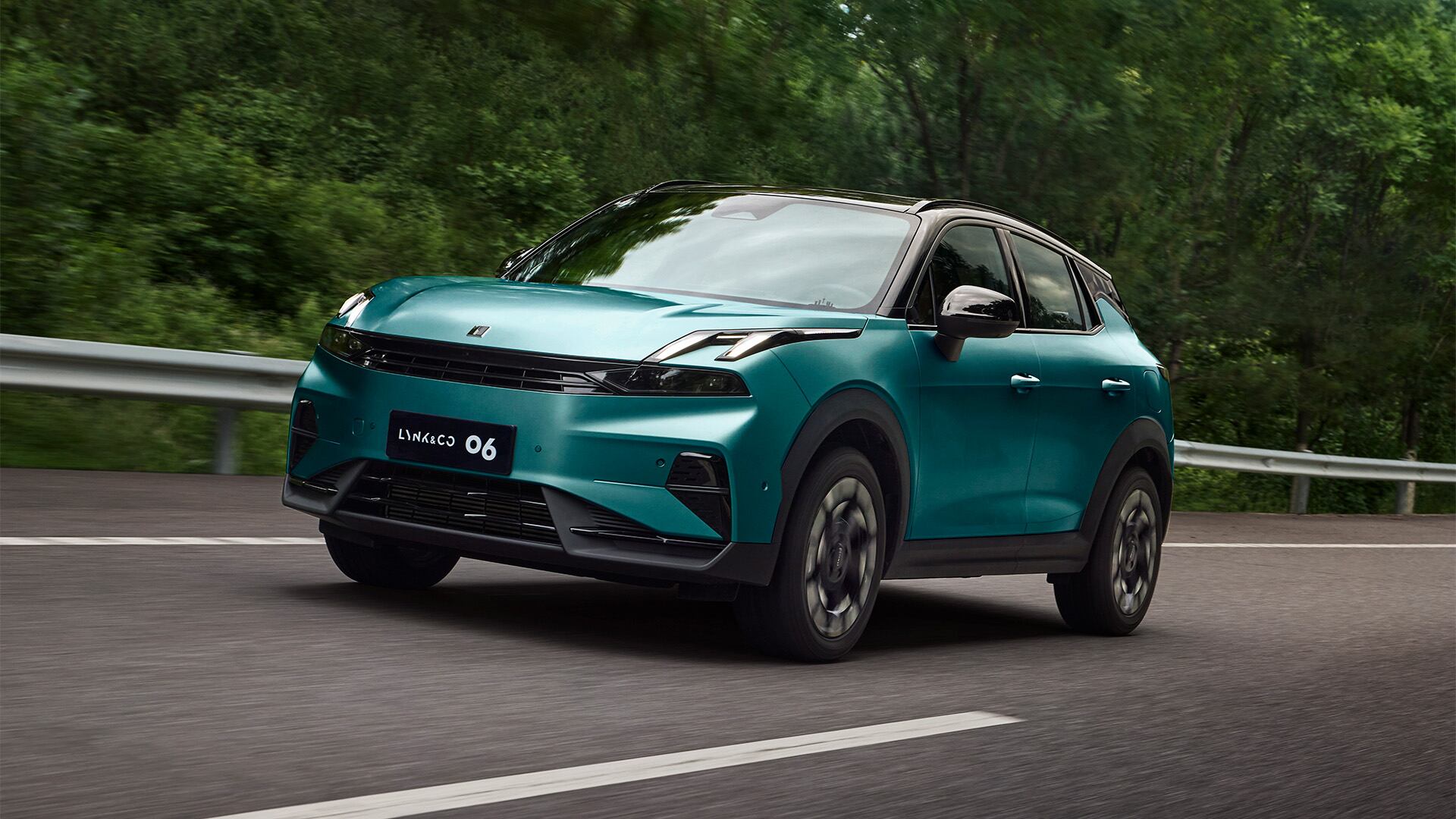 El Lynk&Co 06 es el más pequeño de los tres modelos, el de mayor carácter deportivo, pero el que introduce el nuevo lenguaje visual de la marca. (Lynk&Co)