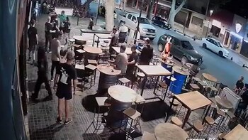 Mendoza: los echaron del bar