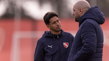 Jadson Viera asumió como DT de Independiente y habló con Maxi Meza
