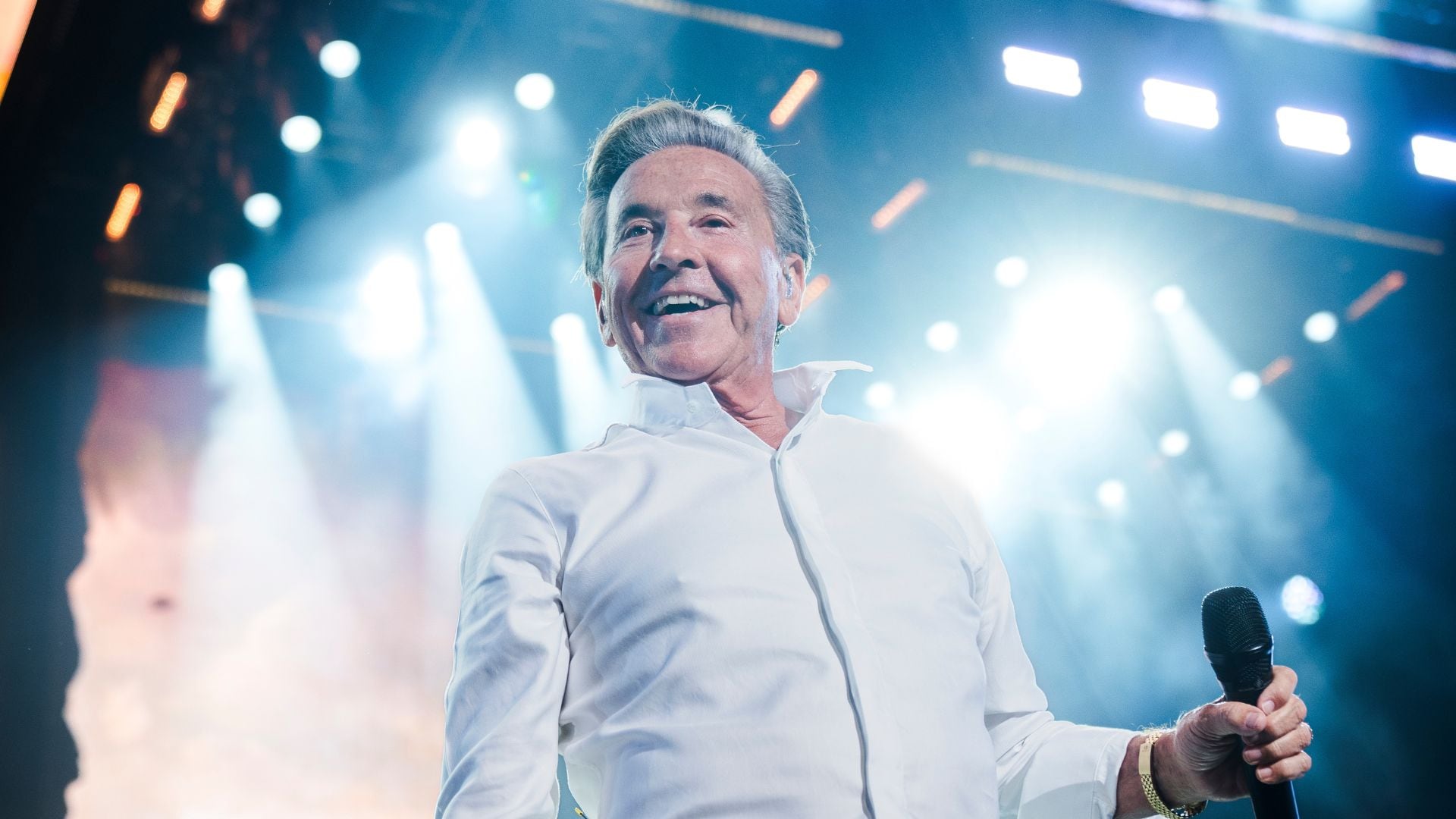 La gira internacional “El Último Regreso” de Montaner incluye paradas en América Latina y Estados Unidos, consolidando su legado en la música romántica en español.