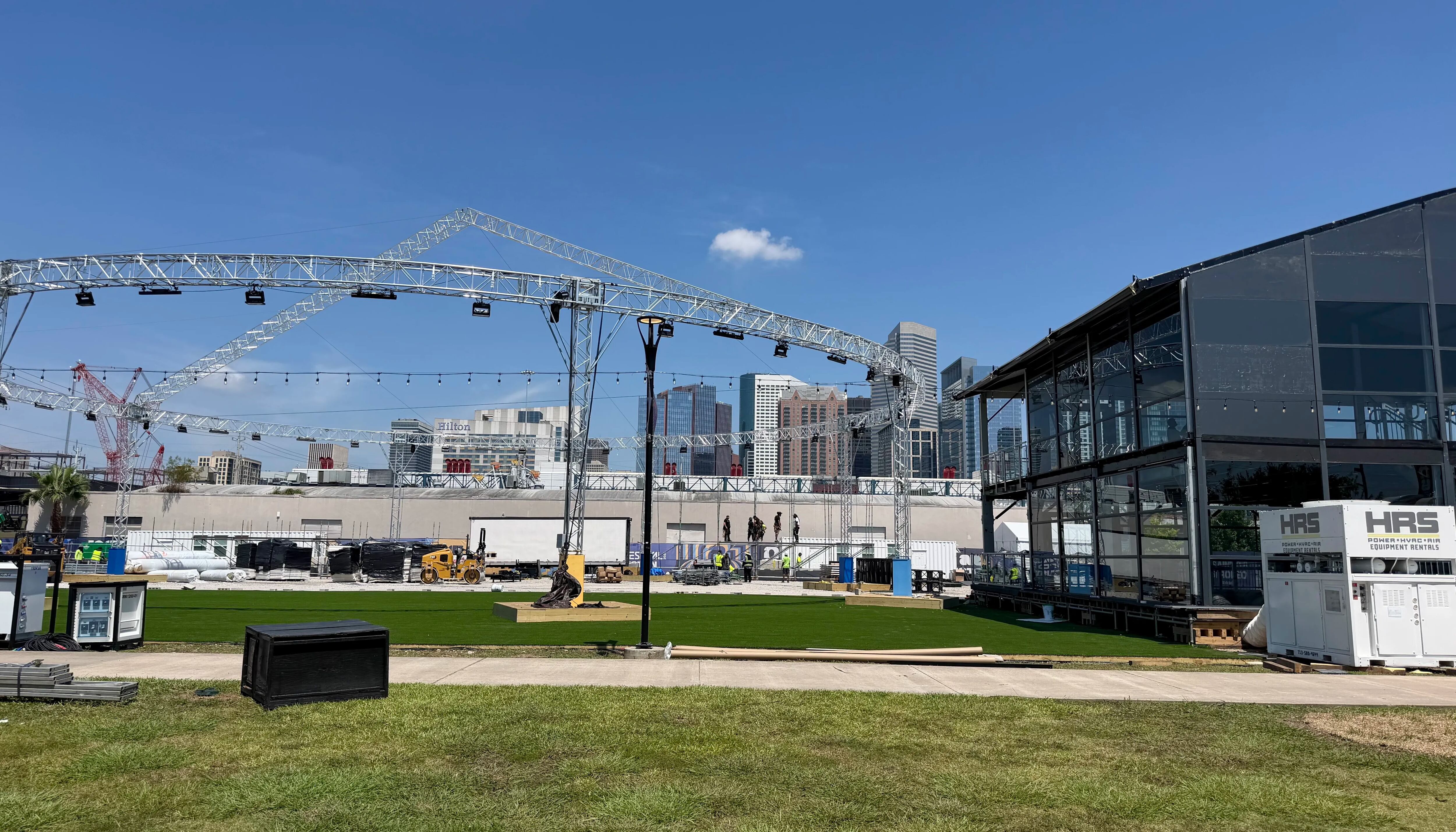 Los Ángeles cobrará entrada para su festival del Mundial, Miami abrirá con un concierto de Carlos Vives y varias ciudades flexibilizarán la venta de alcohol