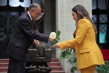 El homenaje, organizado por el Ministerio de Cultura y Deportes, reconoce la labor pionera de Parada en la promoción de la Lengua de Señas de Guatemala. (Cortesía: Ministerio de Cultura y Deportes)