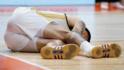 La escalofriante lesión que sufrió una figura del básquet argentino: un compañero lo pisó y se rompió un ligamento de su rodilla