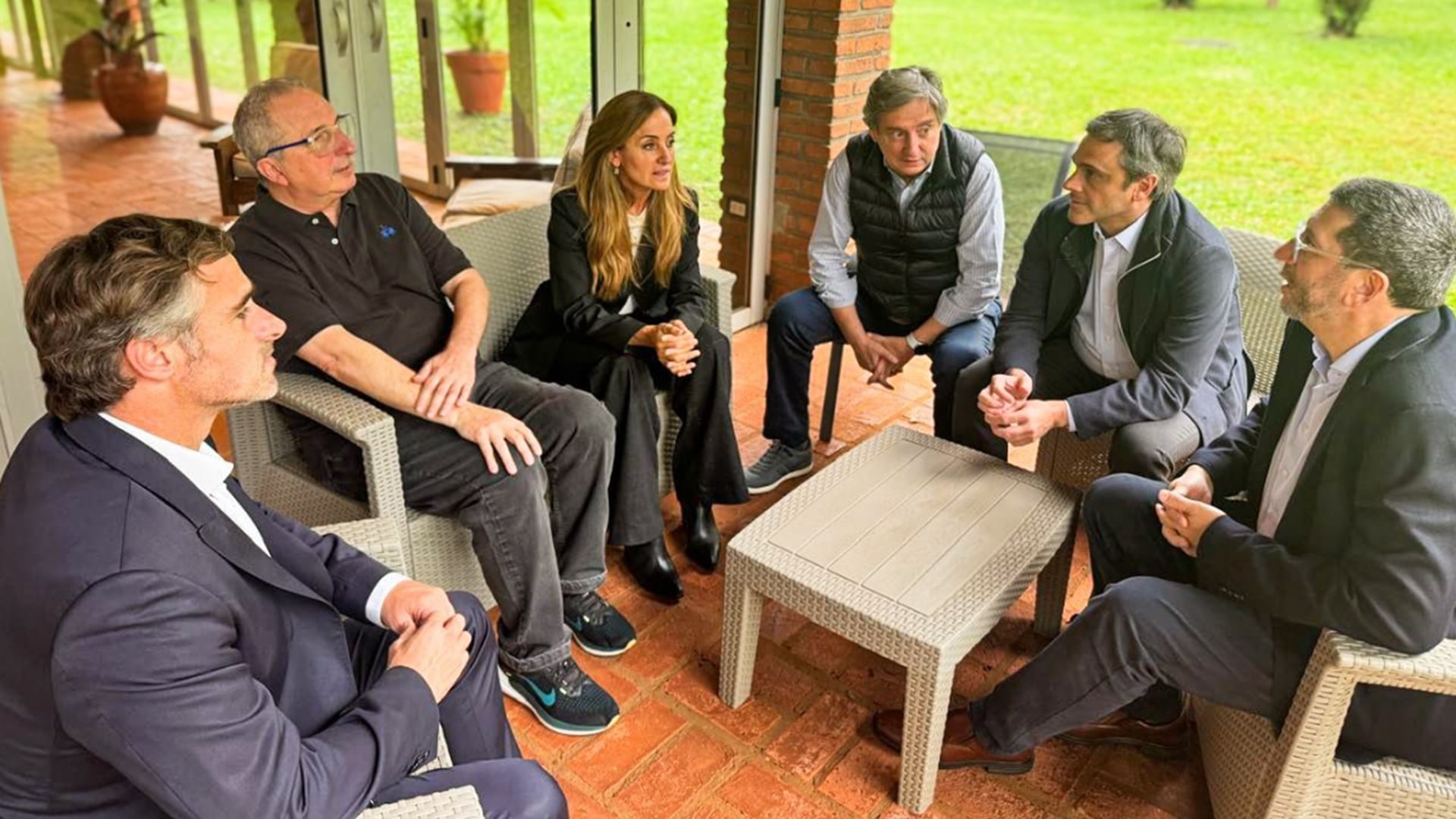 El gobernador Passalacqua junto a Juan Manuel Olmos, Guillermo Michel, Victoria Tolosa Paz y Federico Achaval