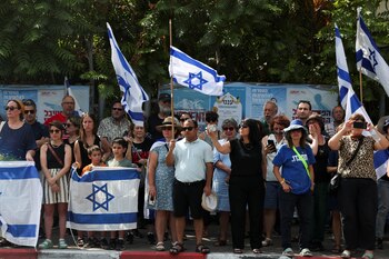 La gente se reunió para