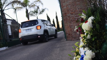 Murió Jorge Messi, en vivo: la familia se prepara para el último adiós y los hinchas dejaron mensajes de apoyo a Lionel en el cementerio