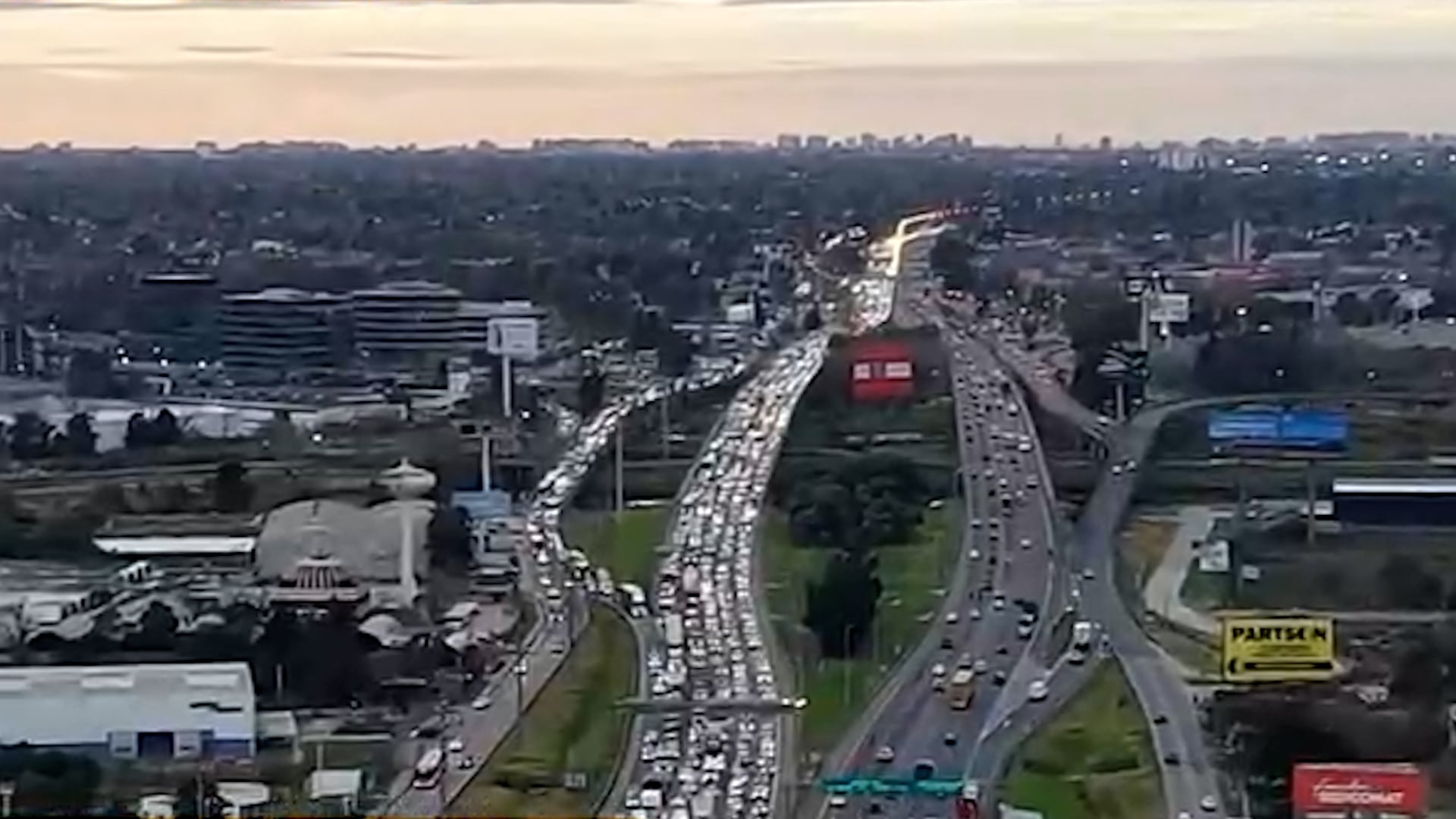 La congestión de tránsito que generó el choque de los dos camiones