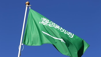 Arabia Saudí intercepta once misiles y confirma el impacto de "fragmentos" cerca de instalaciones energéticas