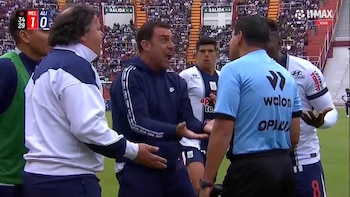 Alianza Lima y su desesperado reclamo tras gol de Melgar por polémica con dos pelotas en el campo