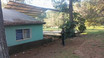 Un adolescente de 13 años murió tras recibir una descarga eléctrica en el techo de una escuela de Misiones