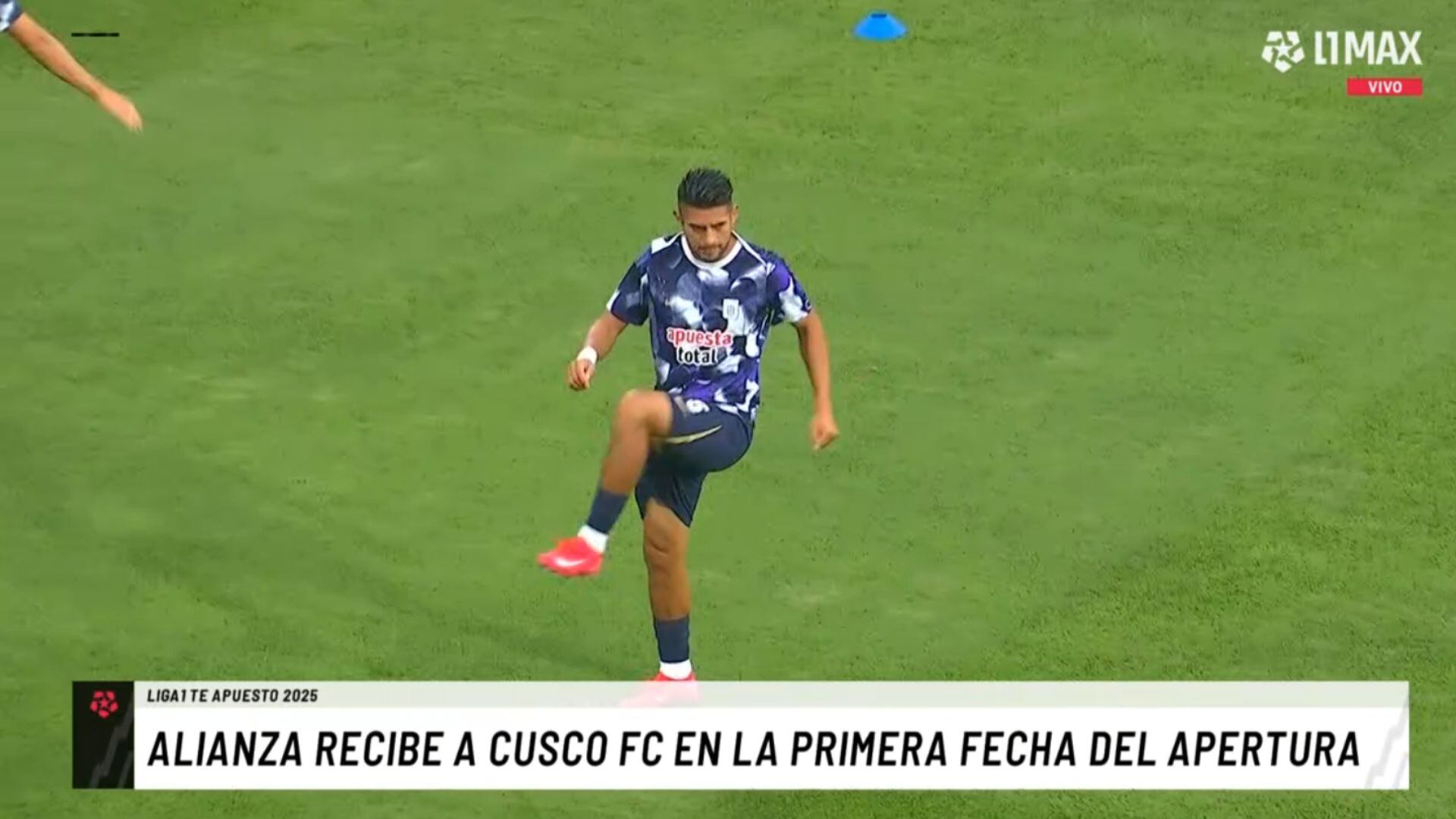 Alianza Lima realizando el calentamiento en Matute de cara al partido contra Cusco FC.