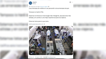 Captura de pantalla de una publicación en redes sociales con texto en español y una fotografía de un control de seguridad en un aeropuerto