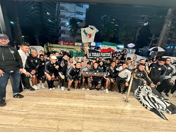 Los hinchas del cuadro de Manizales estuvieron acompañando a su equipo en Viña del Mar - crédito Jefatura de Prensa del Once Caldas