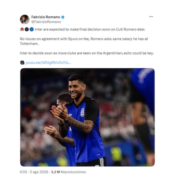 Un posteo de Fabrizio Romano en X con una foto de Cuti Romero sonriendo y aplaudiendo, vistiendo una camiseta de la selección argentina