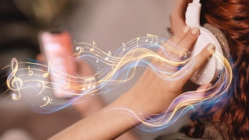 Qué ocurre en nuestro cerebro cuando suena nuestra canción favorita: de Britney Spears a La Oreja de Van Gogh, así construye la imaginación sus propias historias